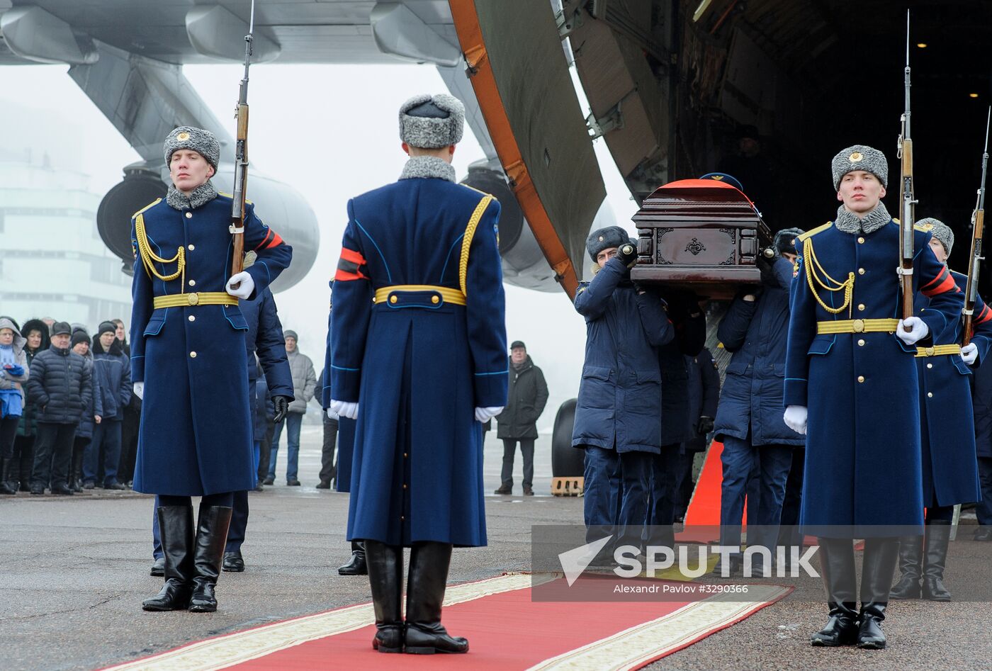 Paying last respects to pilot Roman Filipov in Voronezh