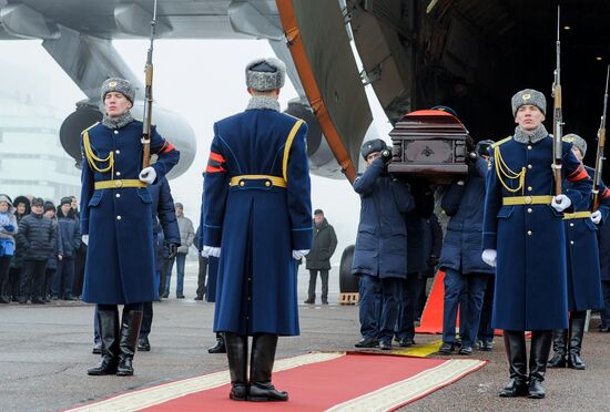 Paying last respects to pilot Roman Filipov in Voronezh