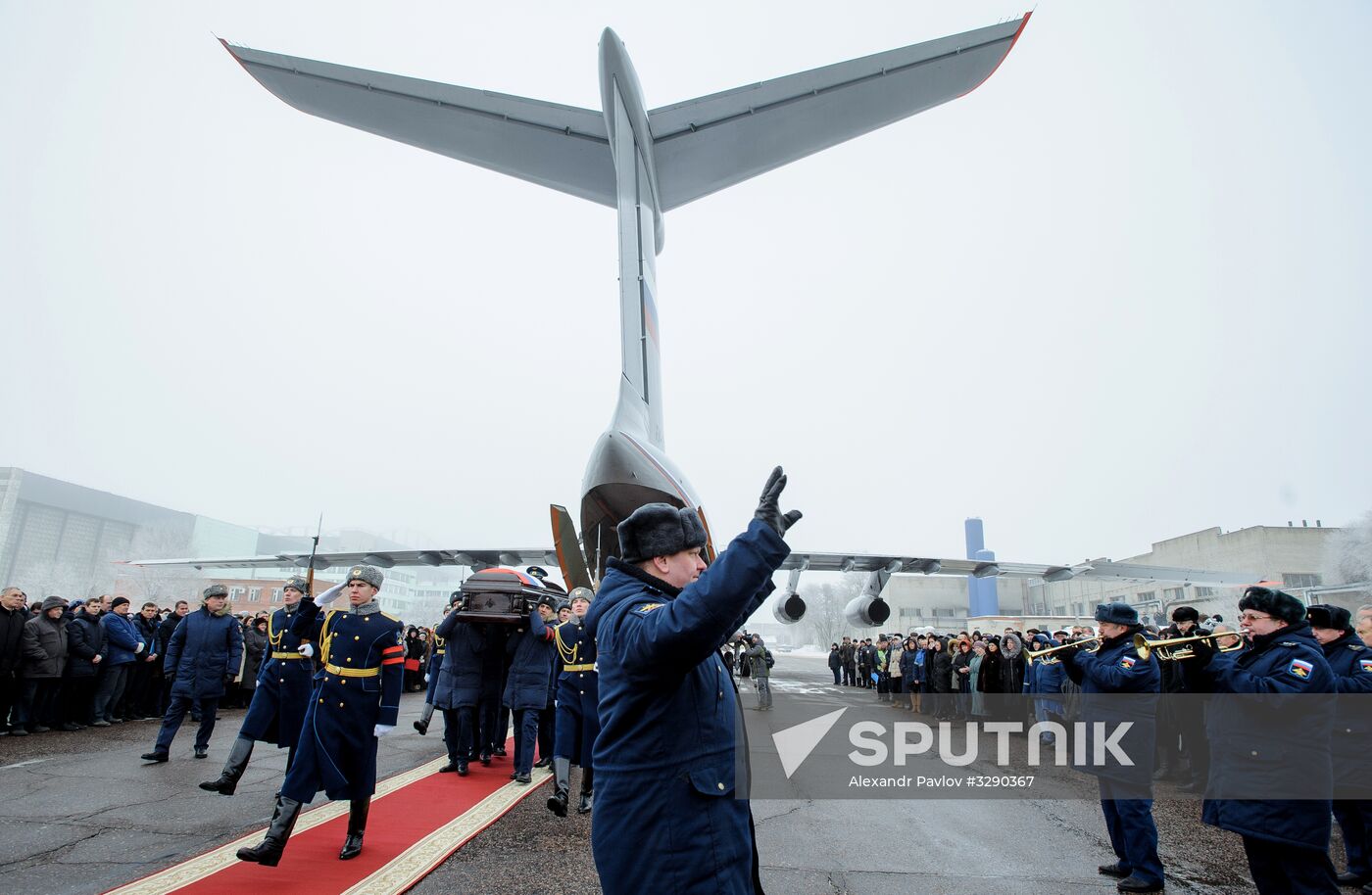 Paying last respects to pilot Roman Filipov in Voronezh