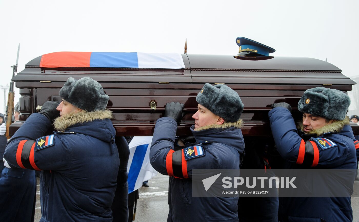 Paying last respects to pilot Roman Filipov in Voronezh