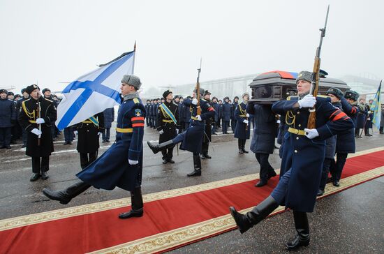 Paying last respects to Major Roman Filipov in Voronezh