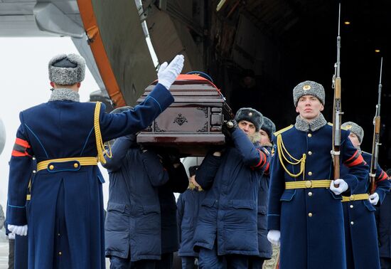 Paying last respects to pilot Roman Filipov in Voronezh