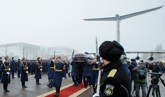 Paying last respects to pilot Roman Filipov in Voronezh