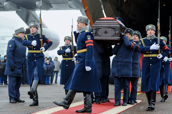 Paying last respects to pilot Roman Filipov in Voronezh
