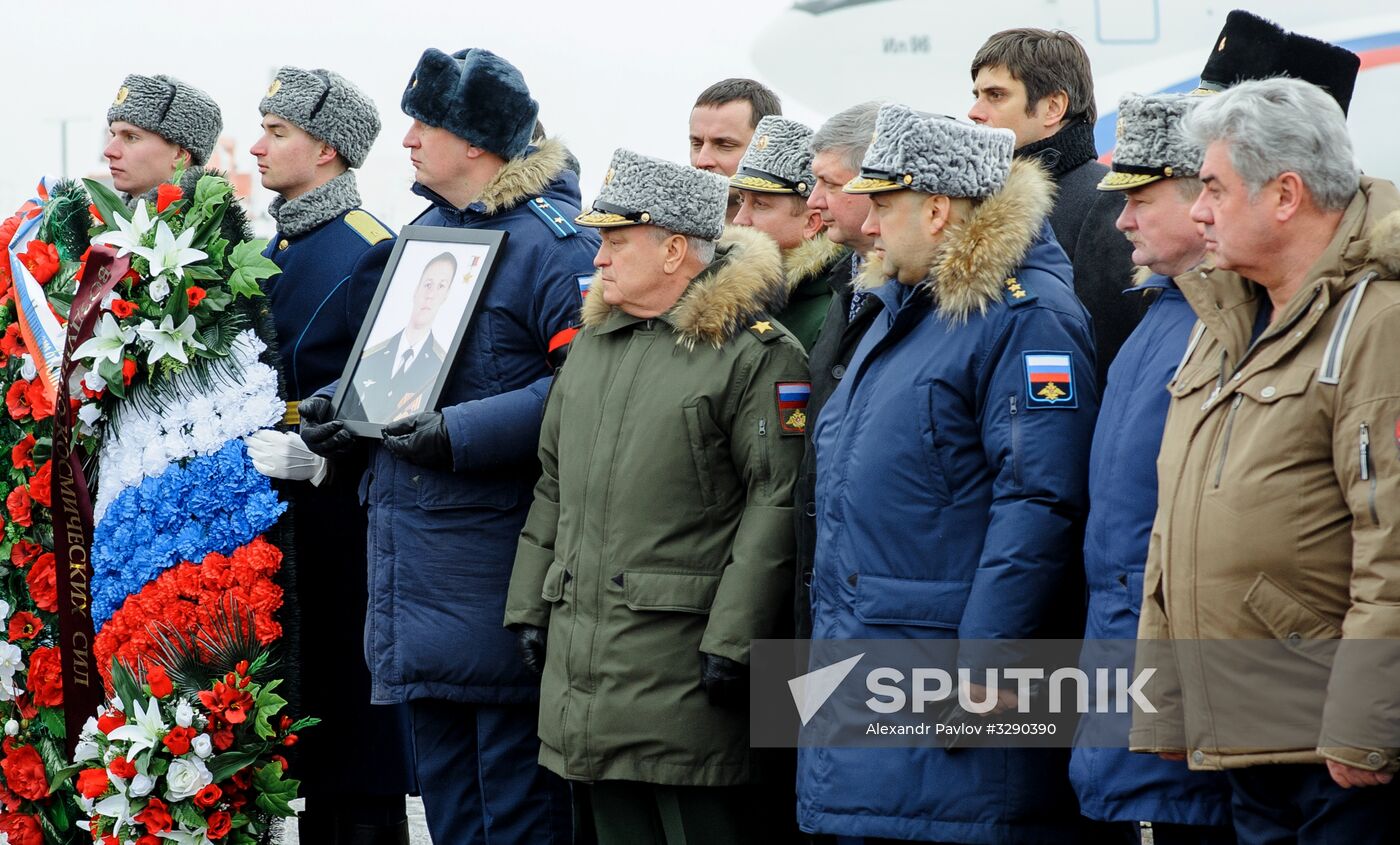 Paying last respects to pilot Roman Filipov in Voronezh