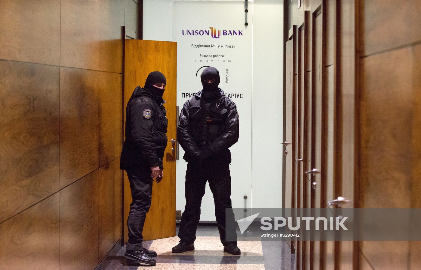 Police search Kiev office of newspaper Vesti