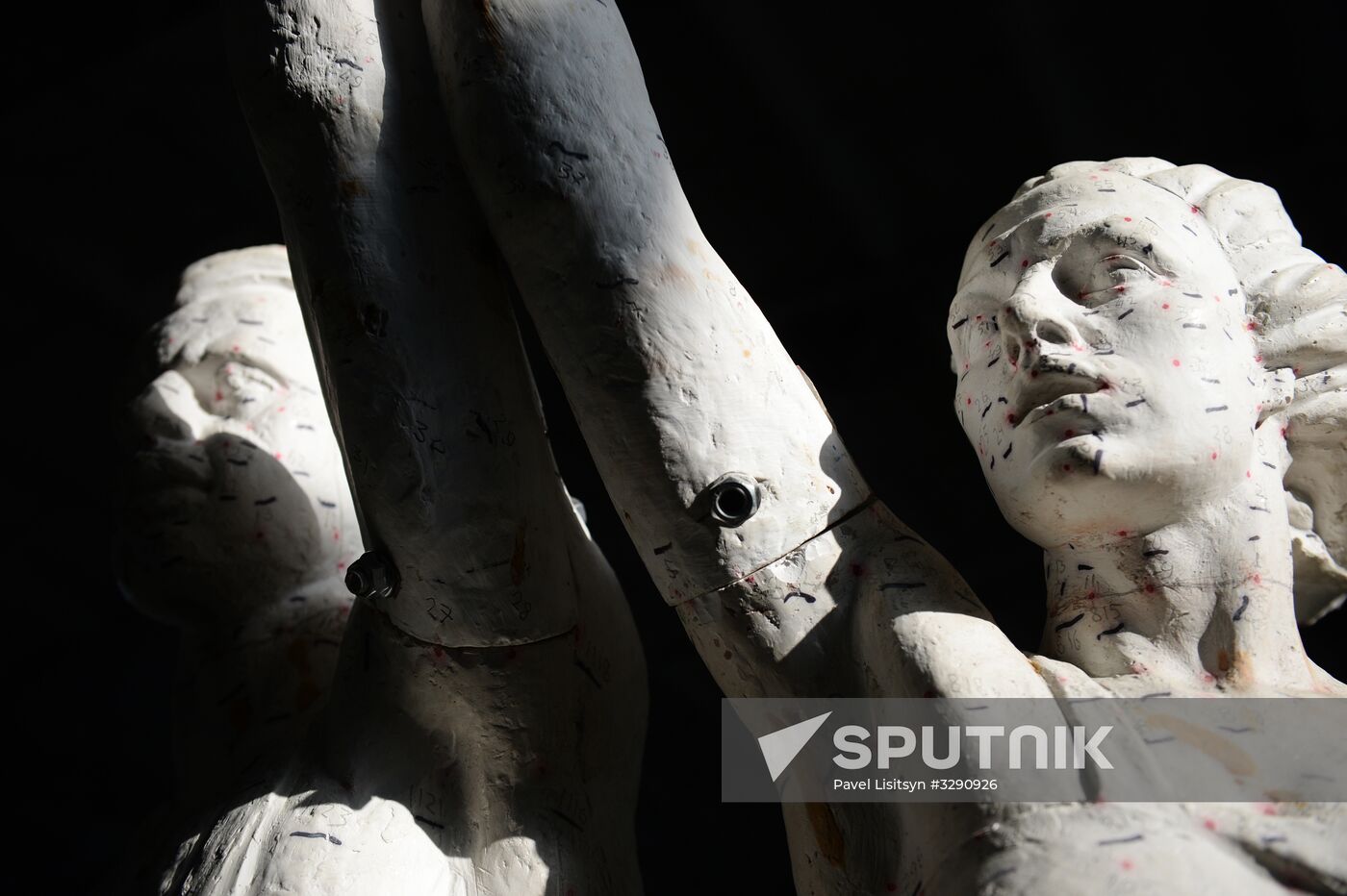 Copy of monument of Worker and Collective Farm Woman in Sverdlovsk Region