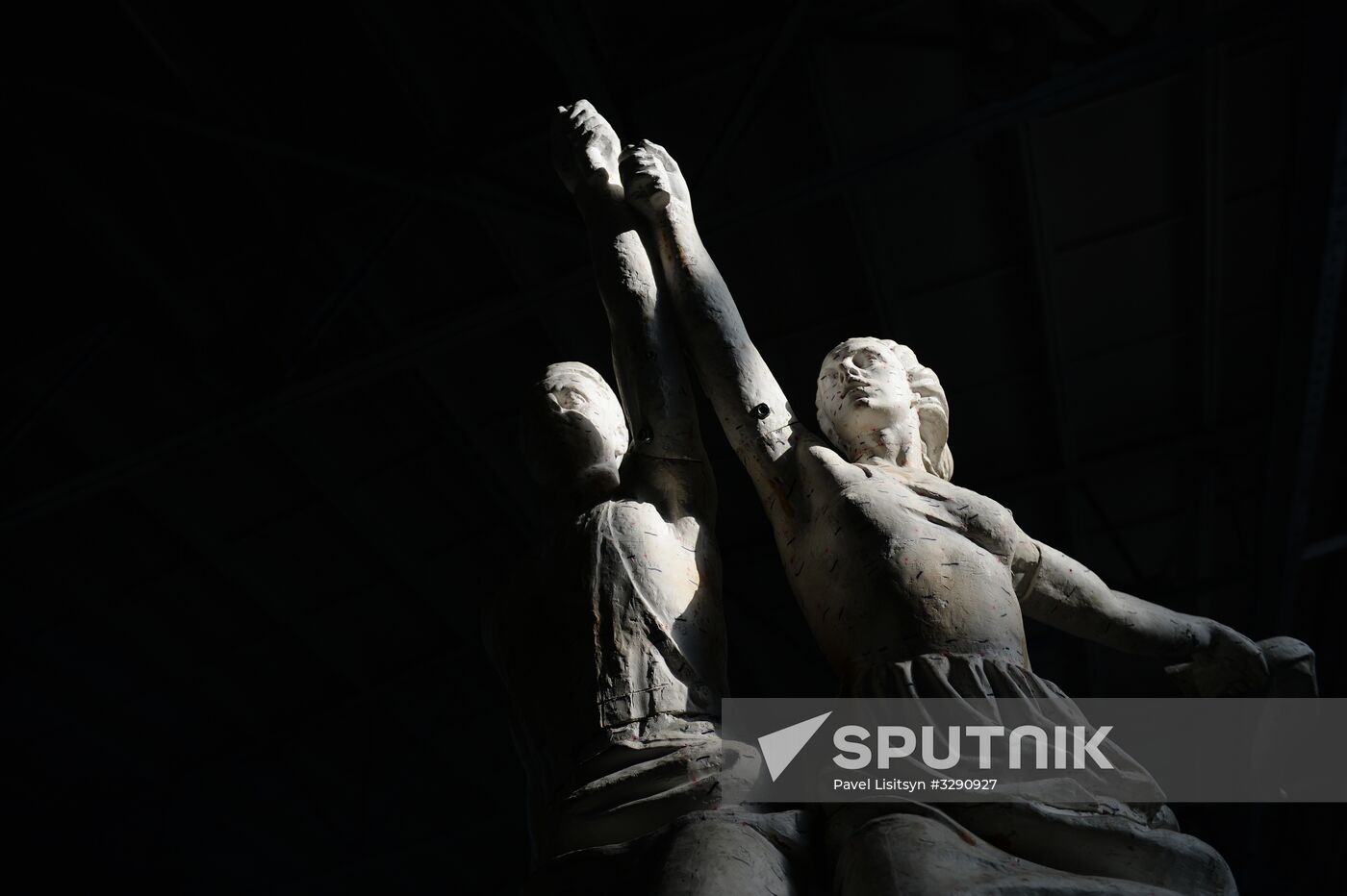 Copy of monument of Worker and Collective Farm Woman in Sverdlovsk Region
