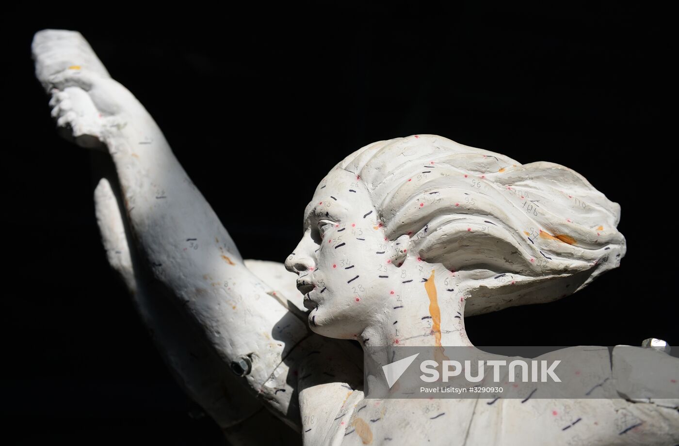 Copy of monument of Worker and Collective Farm Woman in Sverdlovsk Region