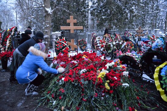 Paying last respects to Major Roman Filipov in Voronezh
