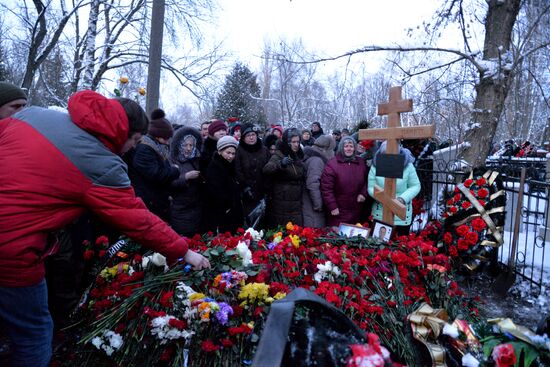 Paying last respects to Major Roman Filipov in Voronezh