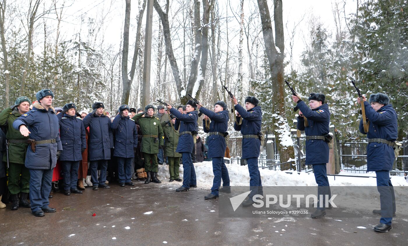 Paying last respects to pilot Roman Filipov in Voronezh