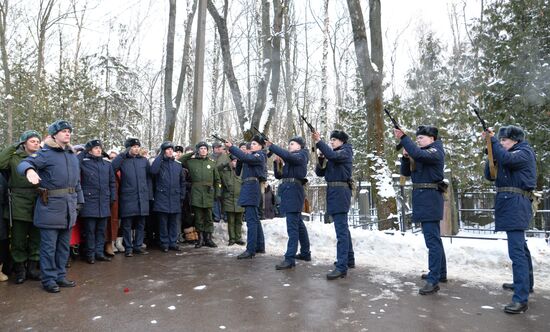 Paying last respects to pilot Roman Filipov in Voronezh