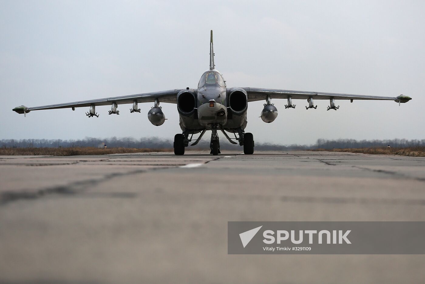 Tactical flight drill of Sukhoi Su-25 assault aircraft in Krasnodar Territory