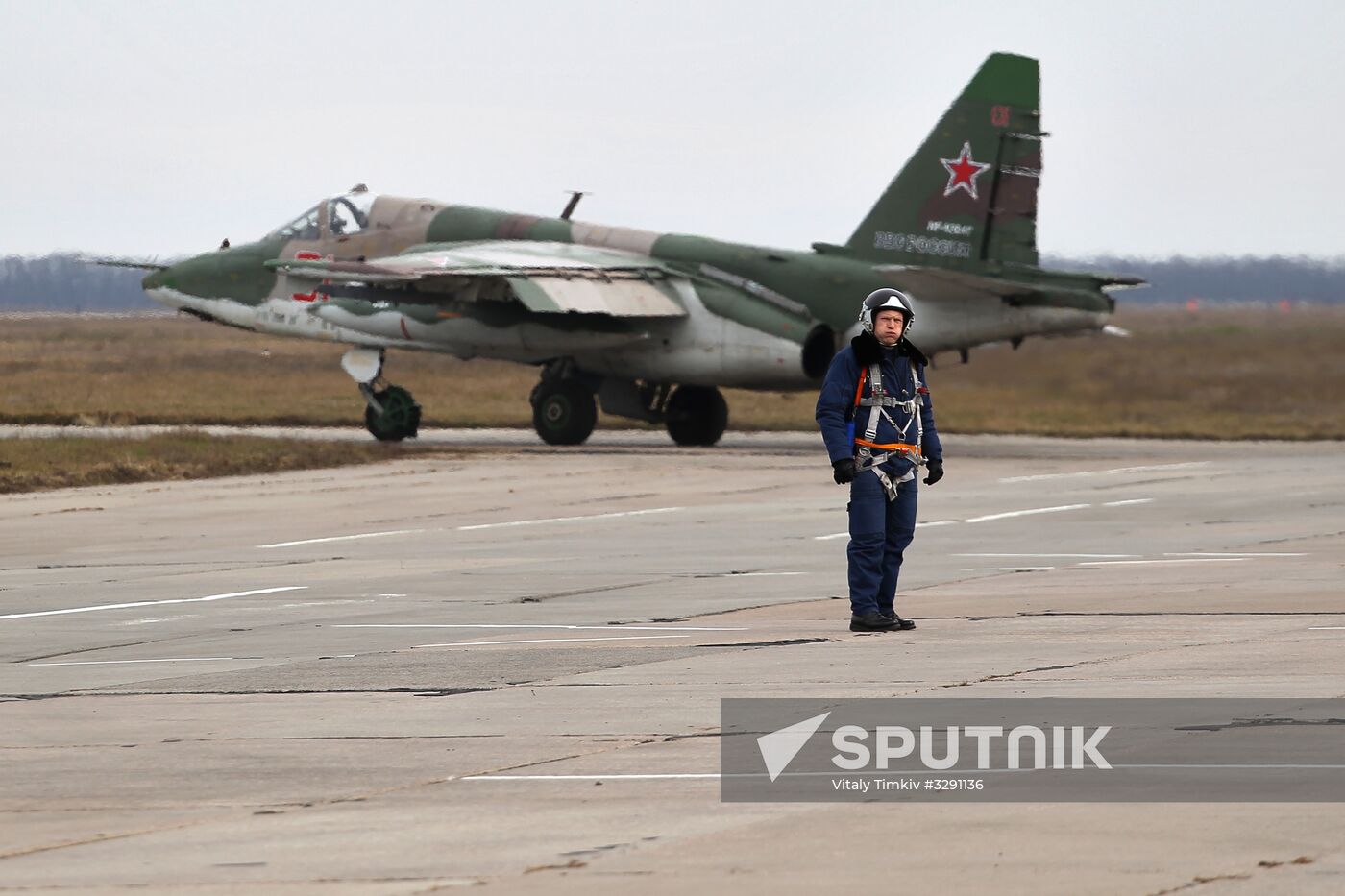 Tactical flight drill of Sukhoi Su-25 assault aircraft in Krasnodar Territory