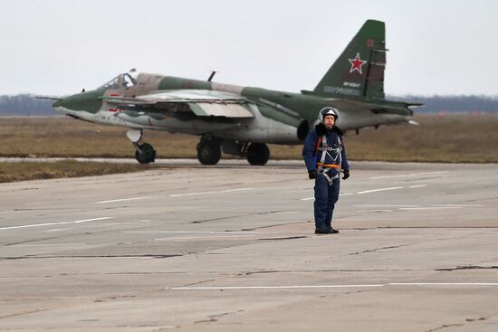 Tactical flight drill of Sukhoi Su-25 assault aircraft in Krasnodar Territory