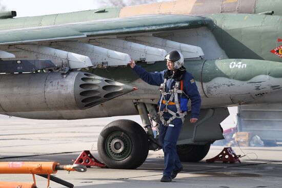 Tactical flight drill of Sukhoi Su-25 assault aircraft in Krasnodar Territory