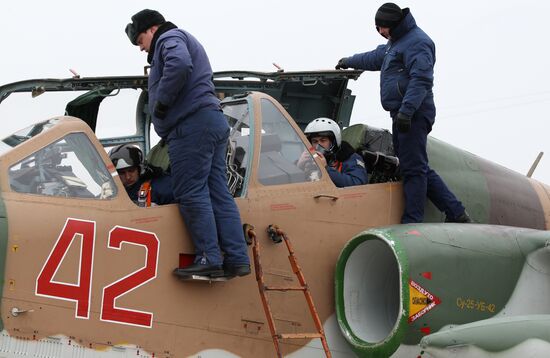Tactical flight drill of Sukhoi Su-25 assault aircraft in Krasnodar Territory