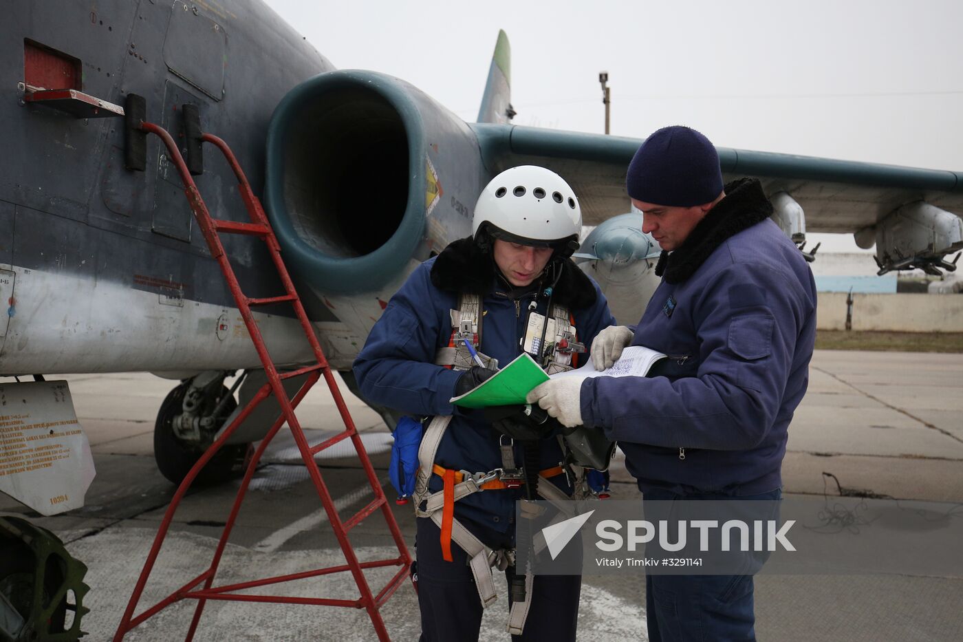 Tactical flight drill of Sukhoi Su-25 assault aircraft in Krasnodar Territory
