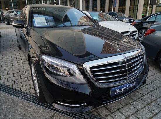 Mercedes-Benz sales office in Berlin