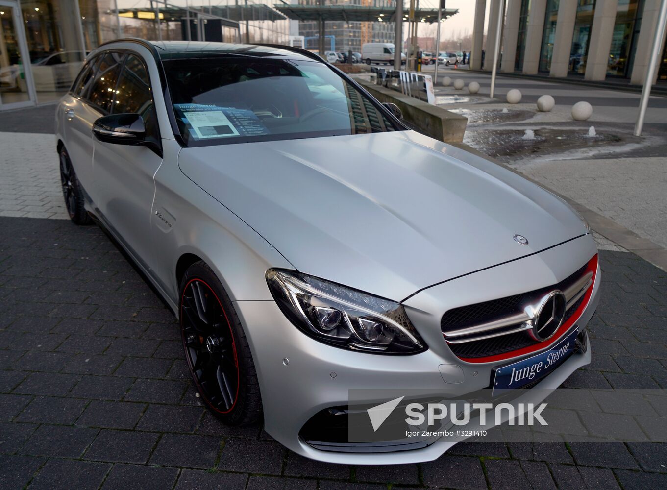 Mercedes-Benz sales office in Berlin