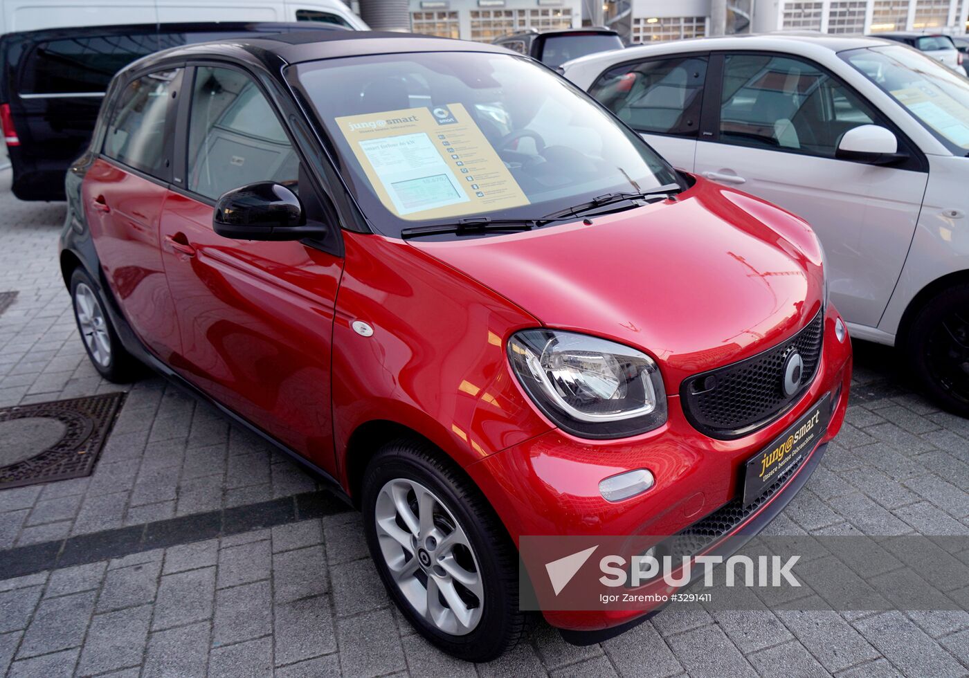 Mercedes-Benz sales office in Berlin