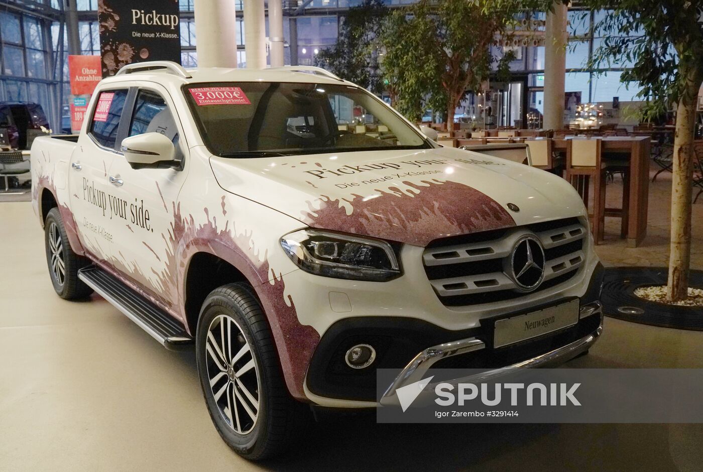 Mercedes-Benz sales office in Berlin