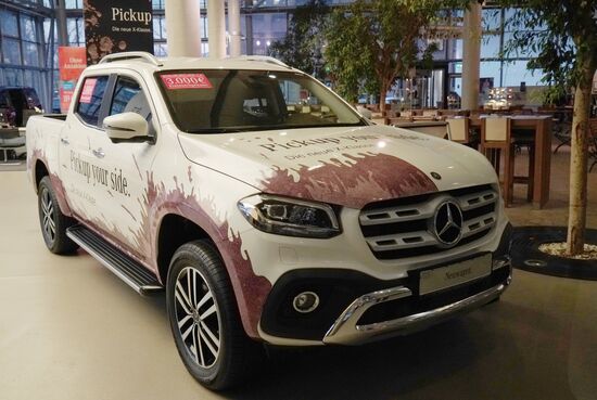 Mercedes-Benz sales office in Berlin