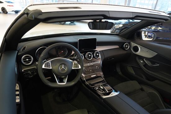 Mercedes-Benz sales office in Berlin