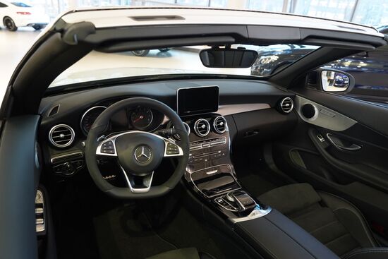 Mercedes-Benz sales office in Berlin