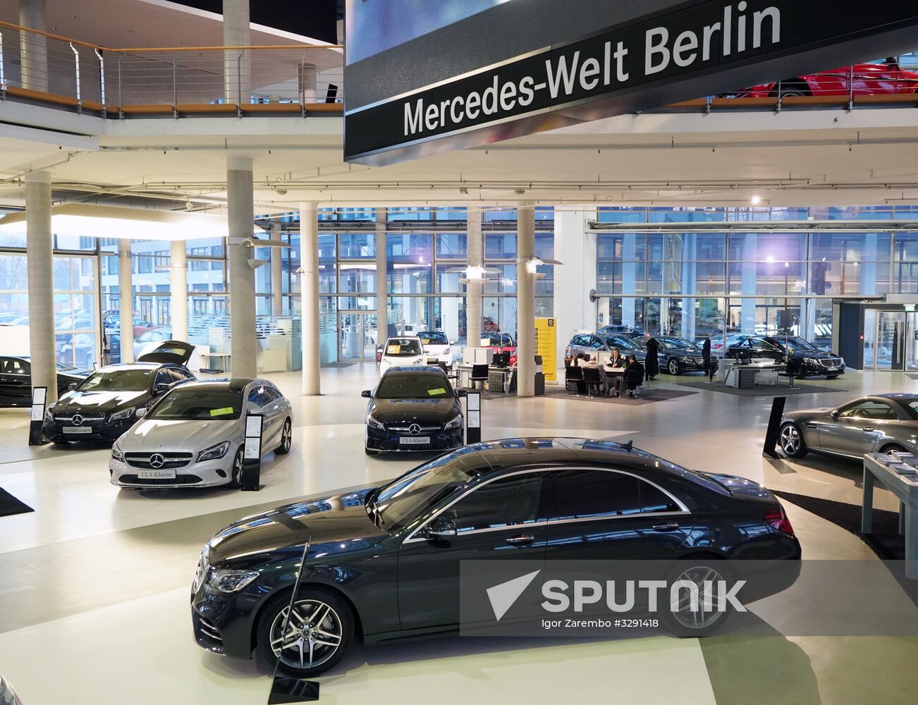Mercedes-Benz sales office in Berlin