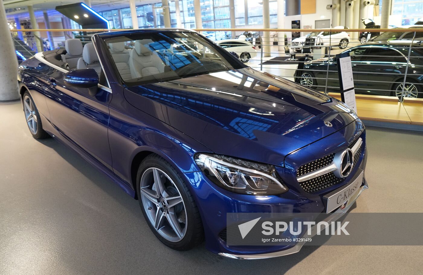 Mercedes-Benz sales office in Berlin