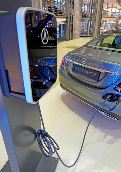 Mercedes-Benz sales office in Berlin