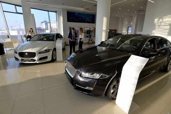 Car dealerships in Chelyabinsk at work