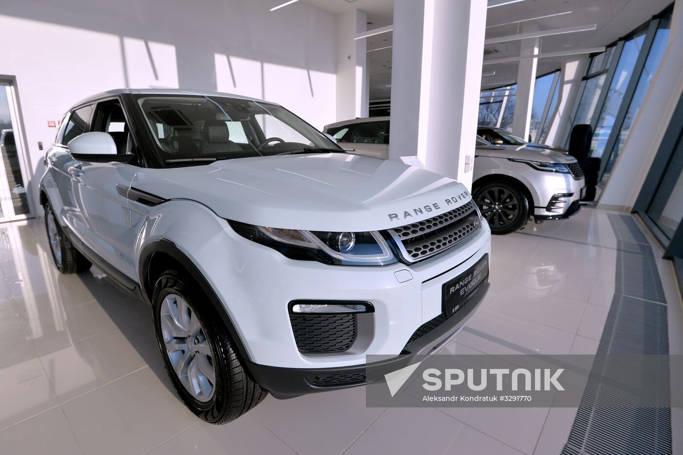 Car dealerships in Chelyabinsk at work