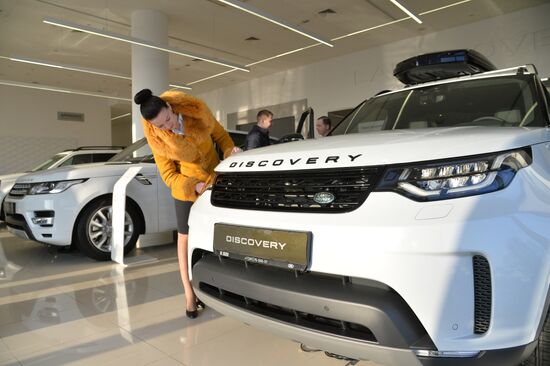 Car dealerships in Chelyabinsk at work