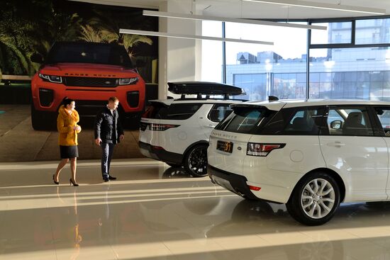 Car dealerships in Chelyabinsk at work