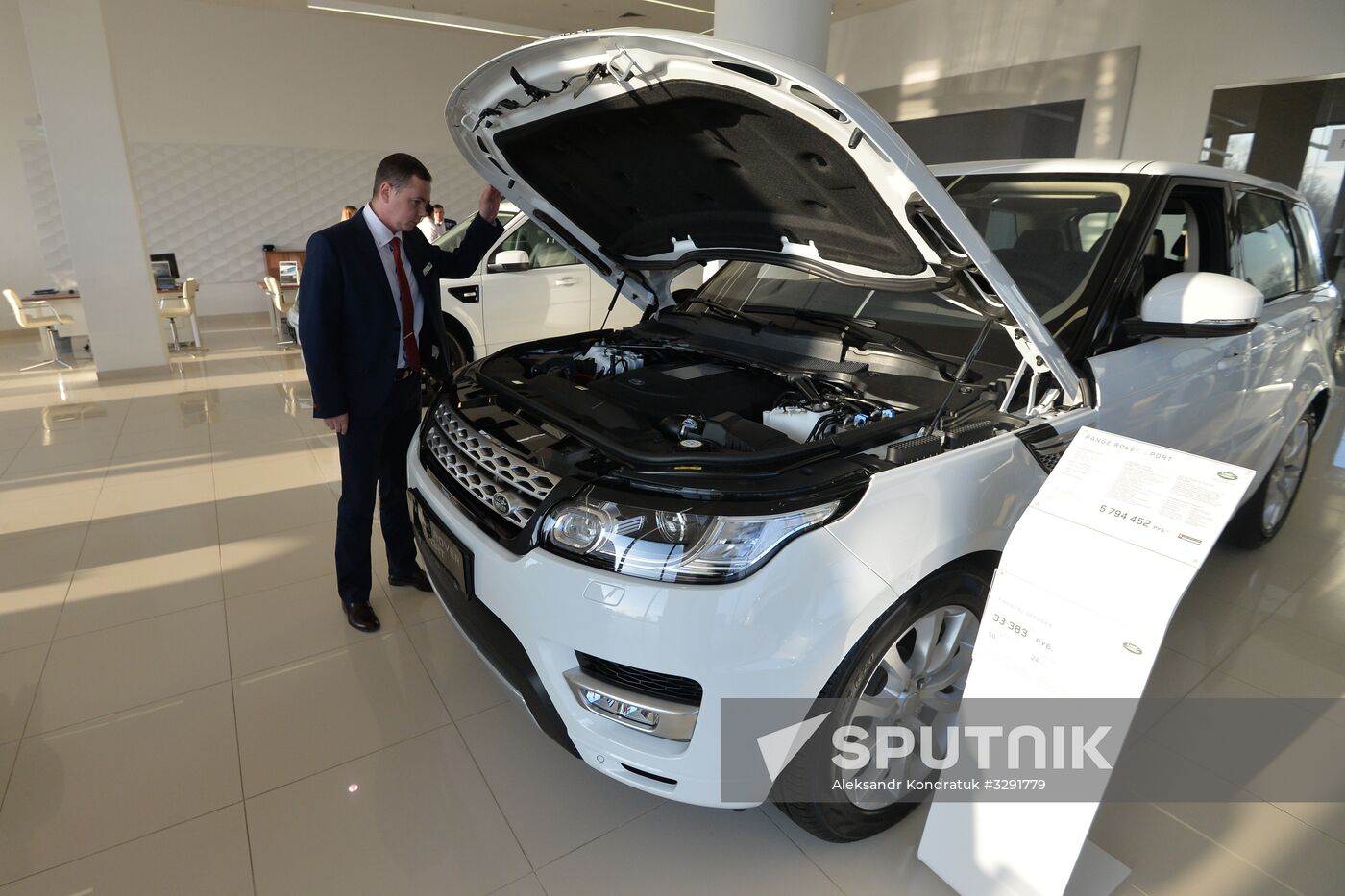 Car dealerships in Chelyabinsk at work