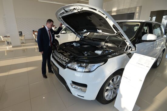 Car dealerships in Chelyabinsk at work