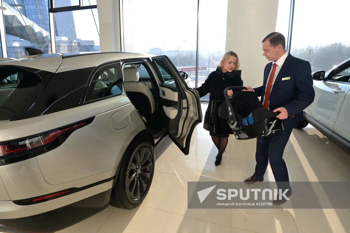 Car dealerships in Chelyabinsk at work