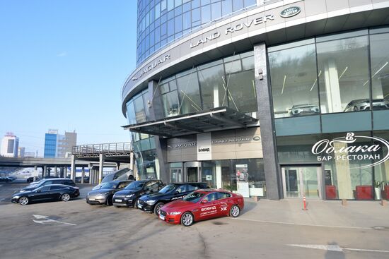 Car dealerships in Chelyabinsk at work