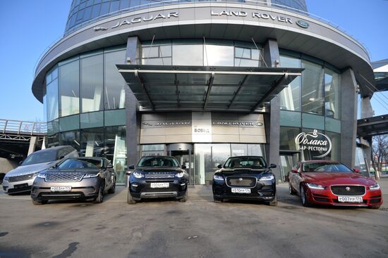 Car dealerships in Chelyabinsk at work