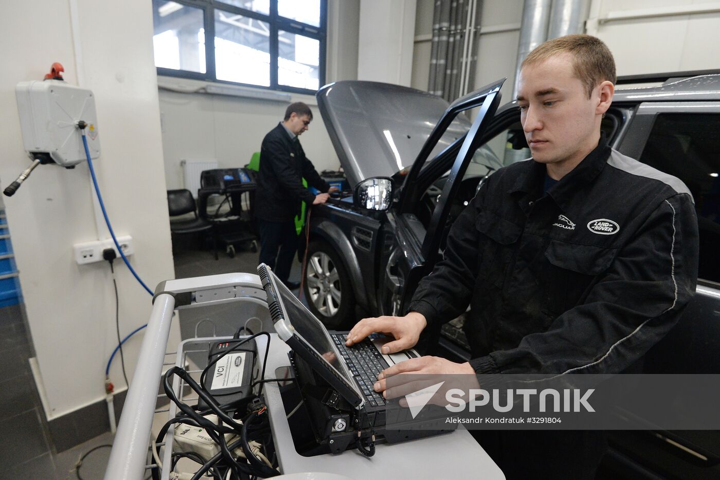 Car dealerships in Chelyabinsk at work