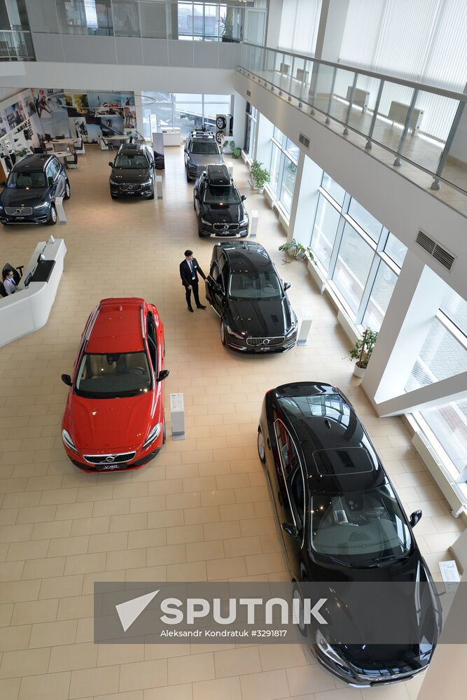 Car dealerships in Chelyabinsk at work