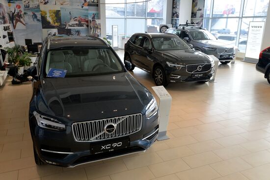 Car dealerships in Chelyabinsk at work