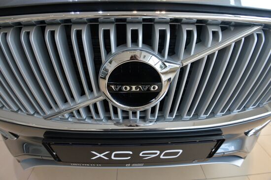 Car dealerships in Chelyabinsk at work