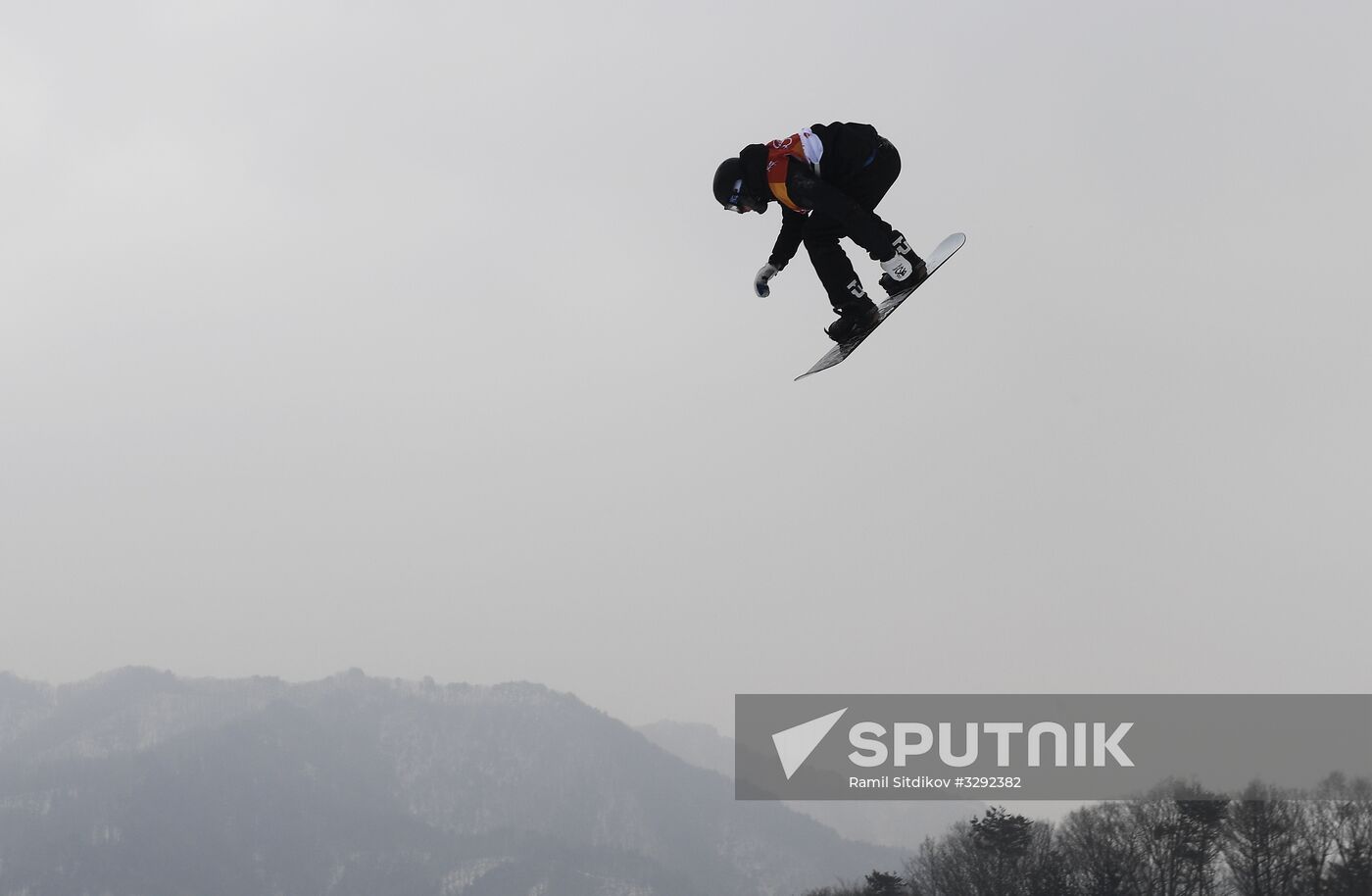 2018 Winter Olympics . Snowboarding. Men. Slopestyle
