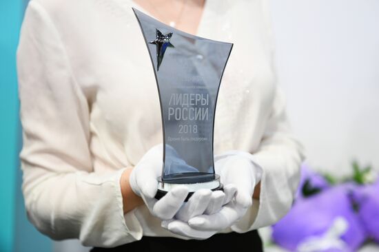 Leaders of Russia contest finishes