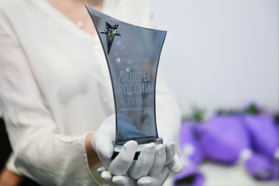 Leaders of Russia contest finishes