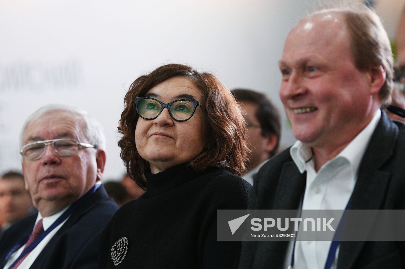 Leaders of Russia contest finishes